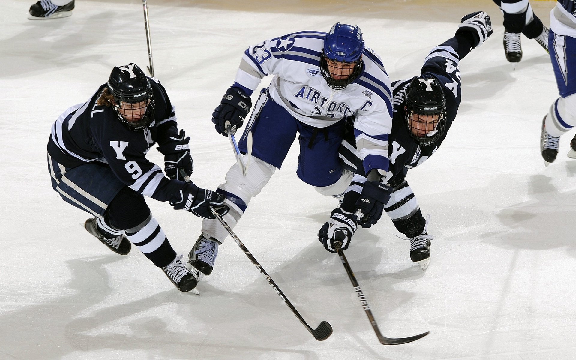 包含库里连续二十场比赛得分超过出色发挥，RNG不断突破！全场沸腾不已的词条